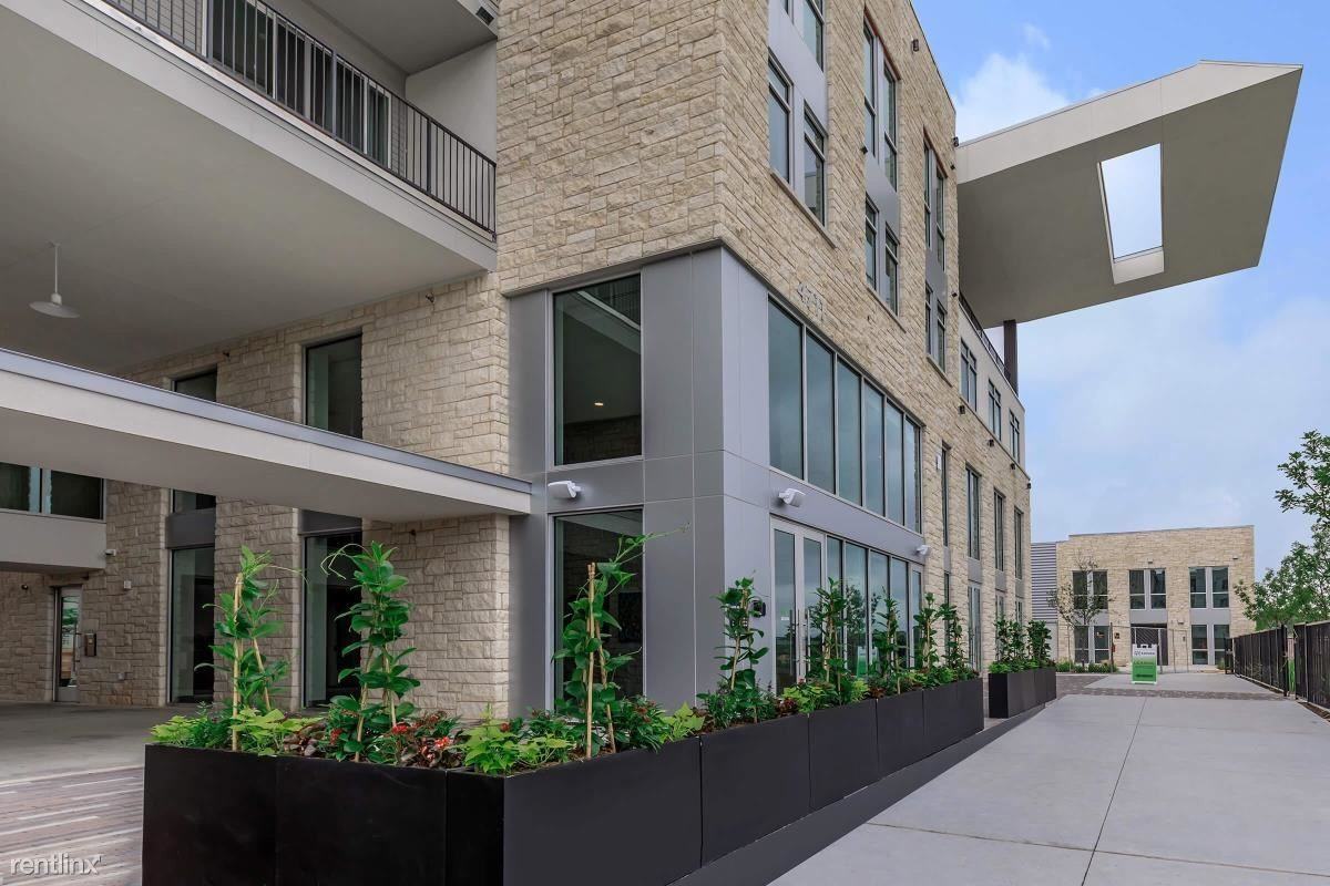 4711 E Riverside Dr - Photo 3 of 50