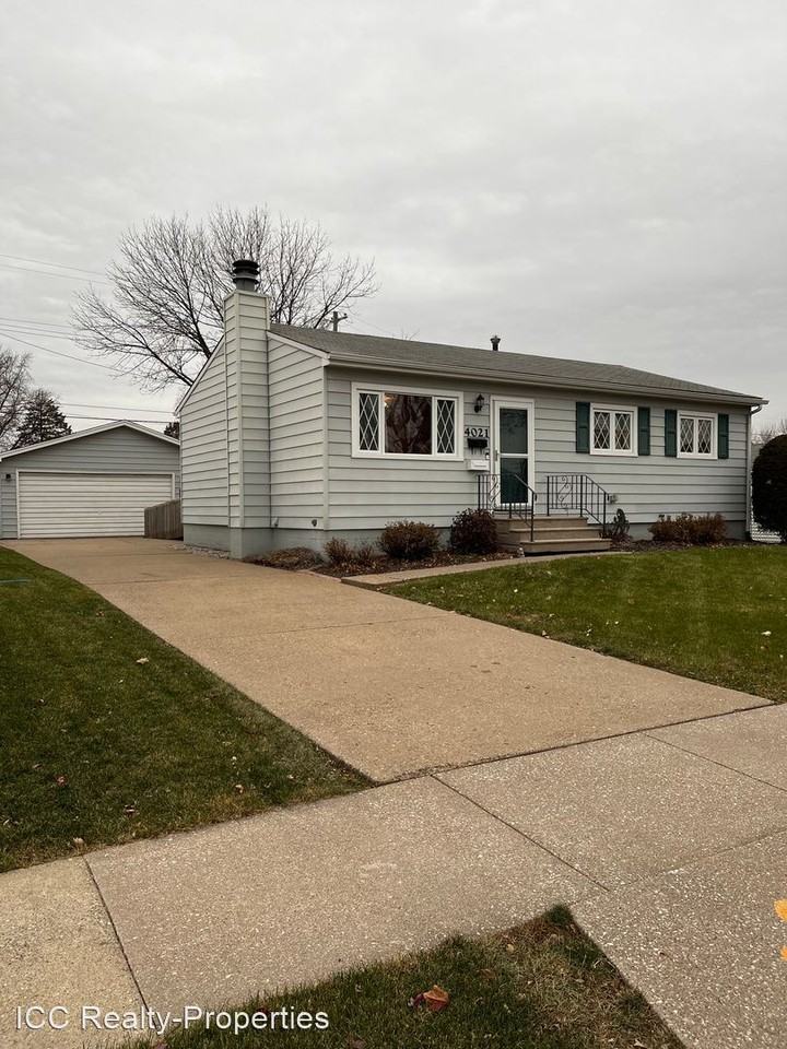 4021 10th St - Photo 2 of 4