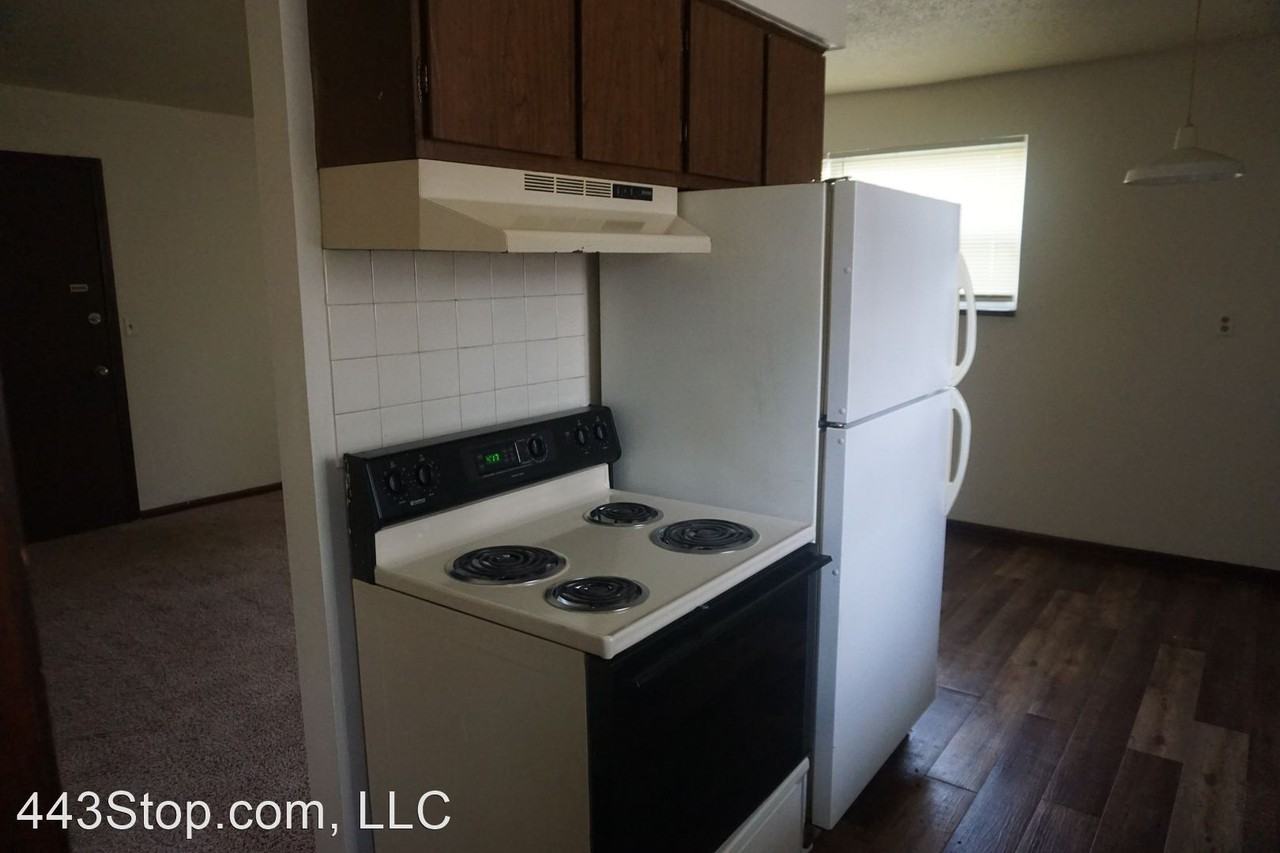 742 Demaret Drive - Photo 3 of 23