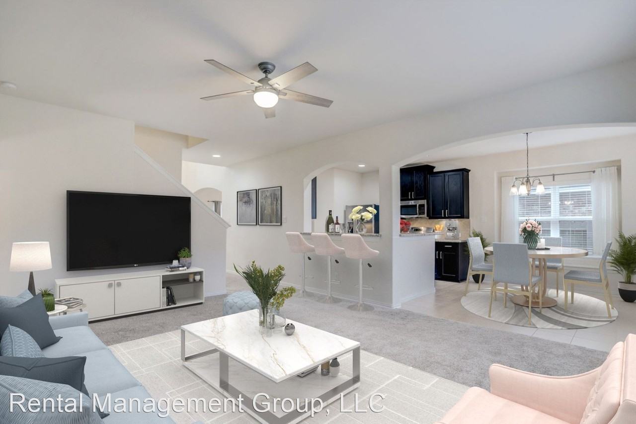 52 Hallmark Dr - Photo 2 of 15