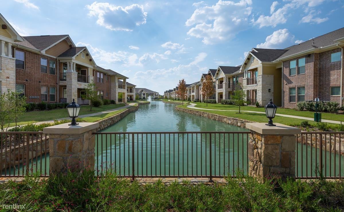 2629 S Grand Peninsula - Photo 3 of 26