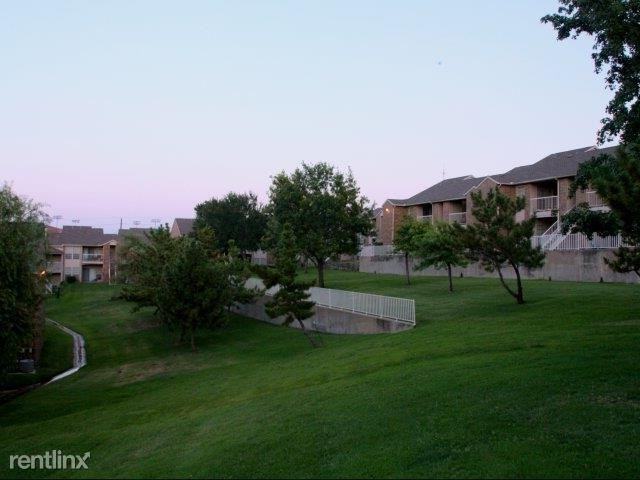 1020 Raleigh Dr - Photo 3 of 14