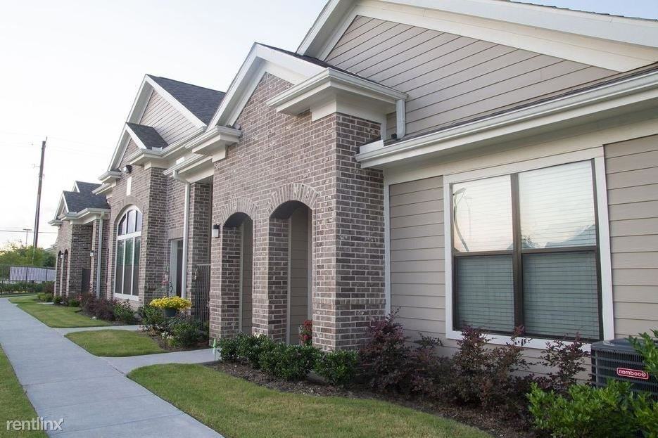 18021 Eagle Springs Pkwy - Photo 2 of 30