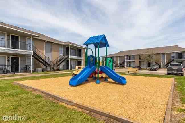 1010 Magnolia St - Photo 2 of 16