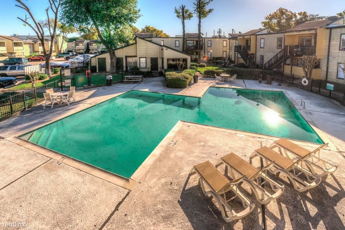 7835 Grow Ln - Photo 3 of 15