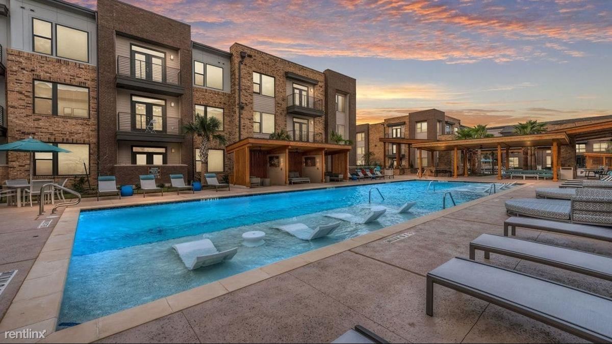 23615 Western Centre Dr - Photo 3 of 41