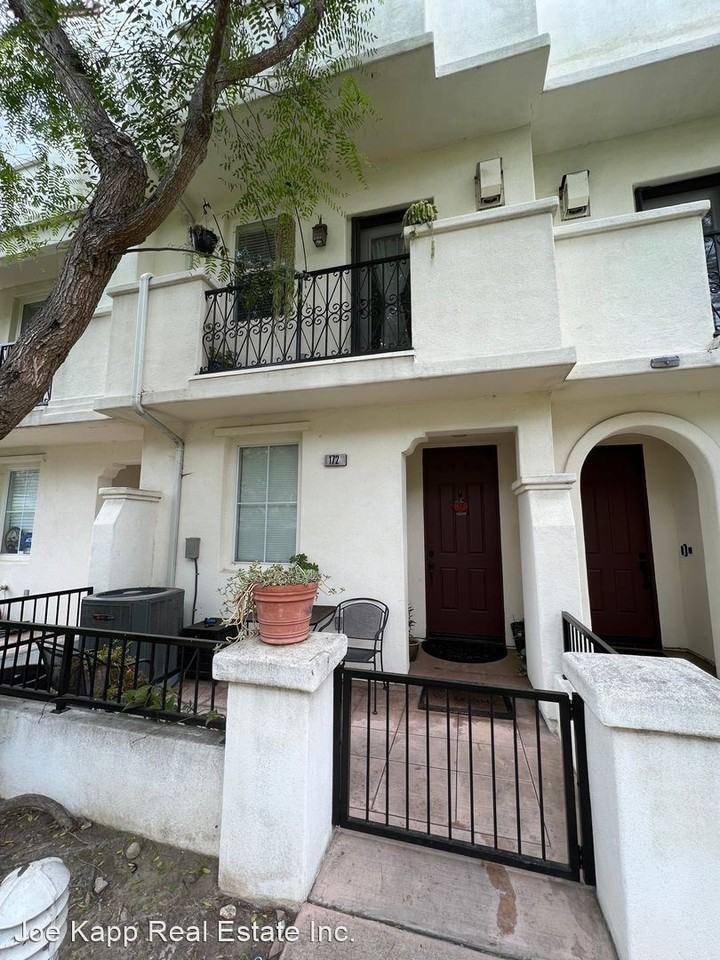 172 Beach Side Ct - Photo 2 of 27