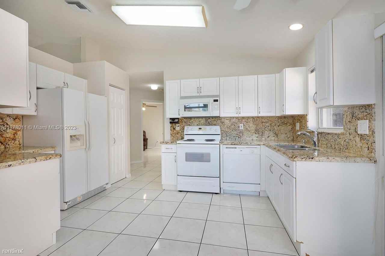 12357 Sw 144th Ter - Photo 2 of 5