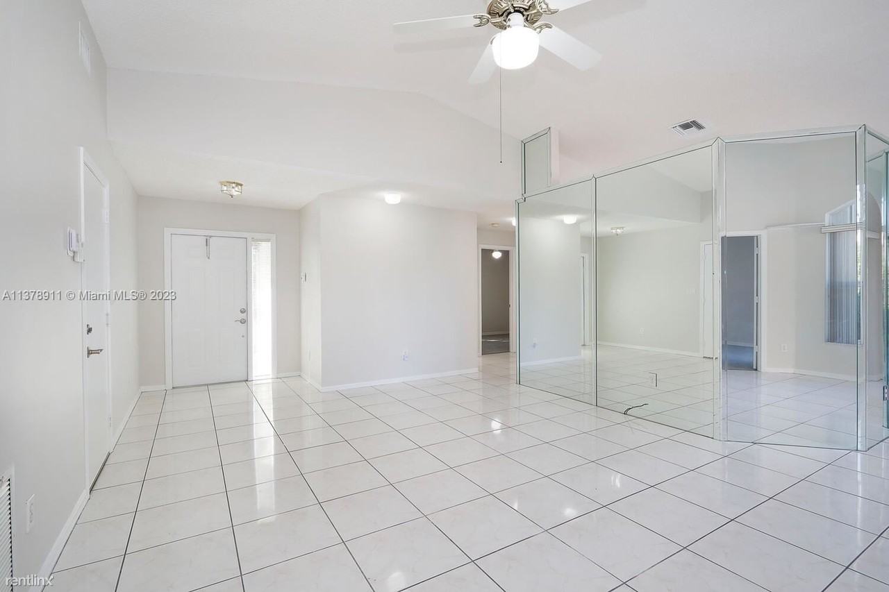 12357 Sw 144th Ter - Photo 3 of 5