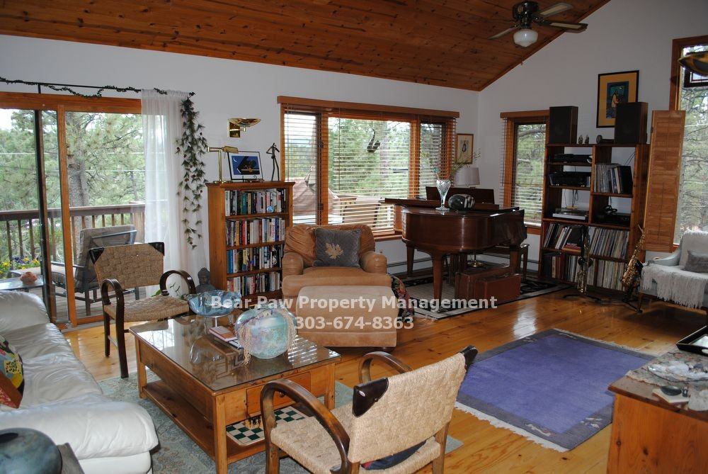 708 Kinnikinnik Hill - Photo 3 of 24