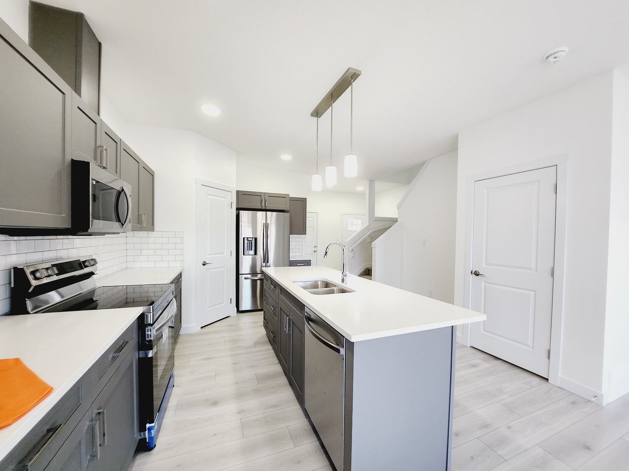 19706 29 Ave Nw - Photo 2 of 37