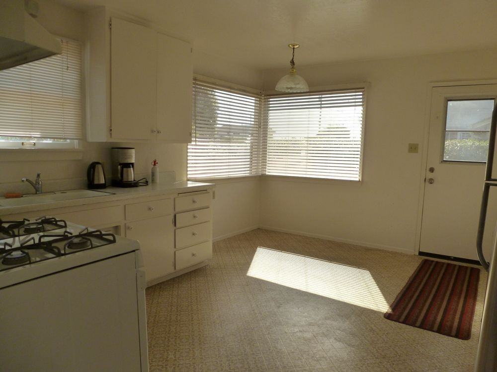 1073 Ritchie Rd - Photo 3 of 5