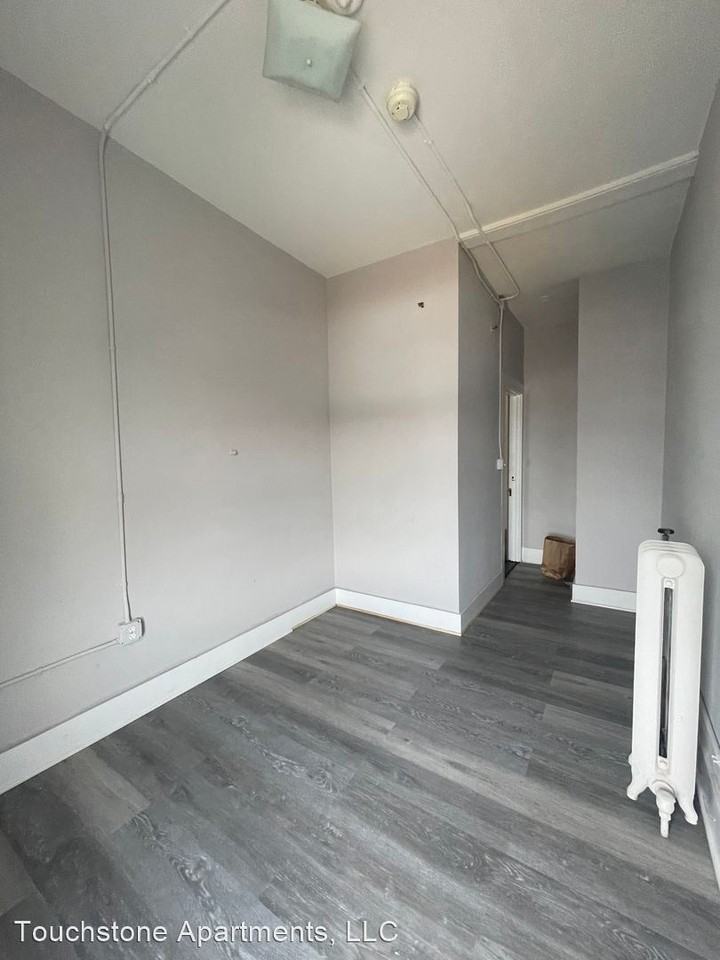 Renovated Rooms $900+ - Don't miss out, get it while its this cheap!!!  ALL UTILITIES, PARKING, AND WIFI INCLUDED!! - Photo 2 of 3