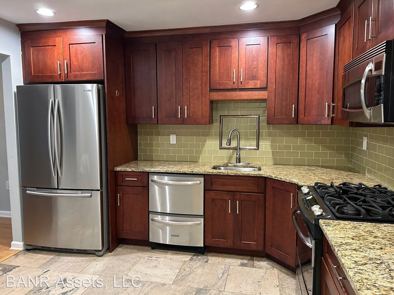 53 Thorne Ln - Photo 2 of 17