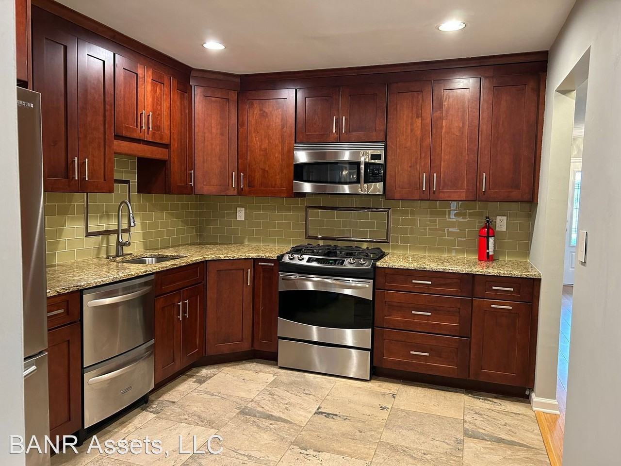 53 Thorne Ln - Photo 3 of 17