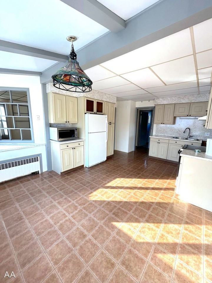 22 Maple Terrace - Photo 2 of 16