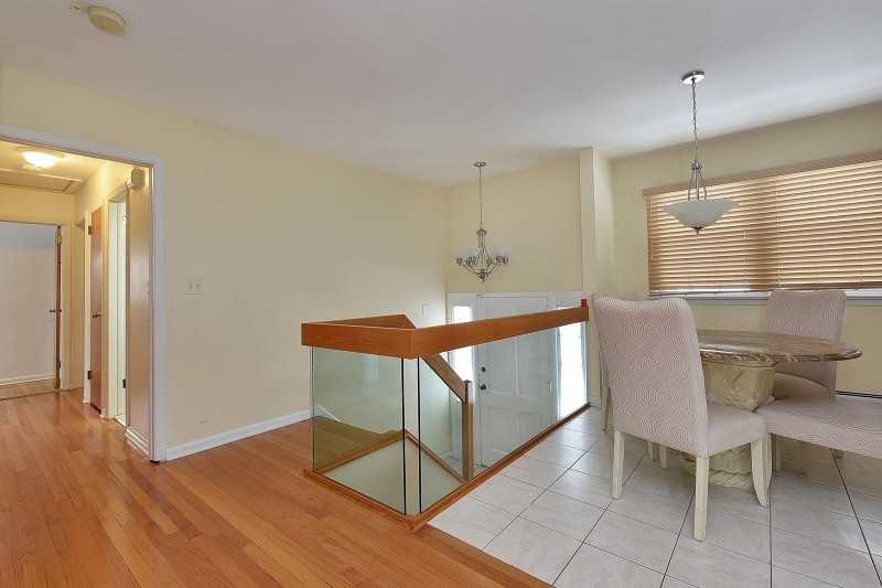 76 Hampshire Rd - Photo 3 of 19