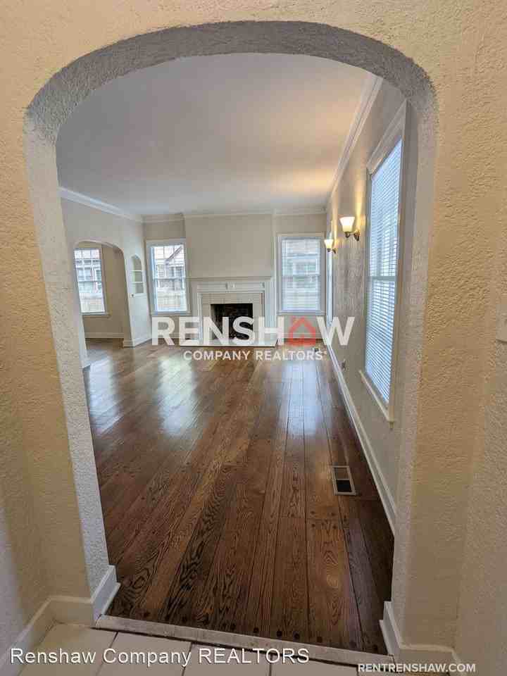 2377 Jackson Ave - Photo 3 of 28