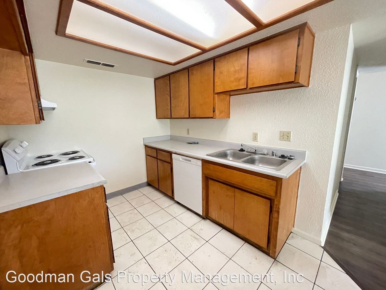 814 Almond St - Photo 3 of 6