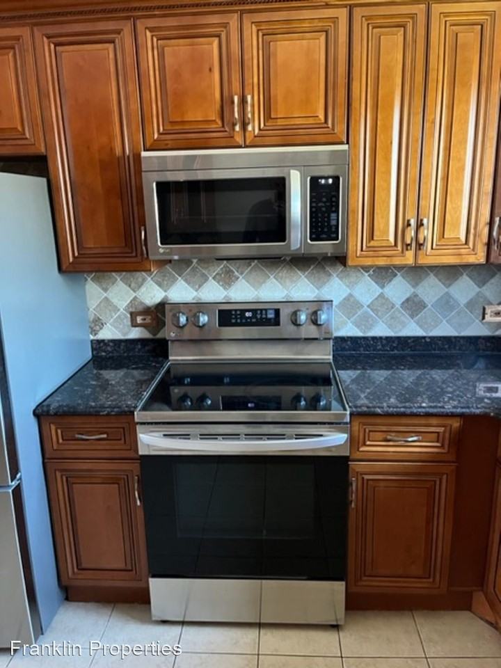 1004 Grove Dr #3 - Photo 3 of 15