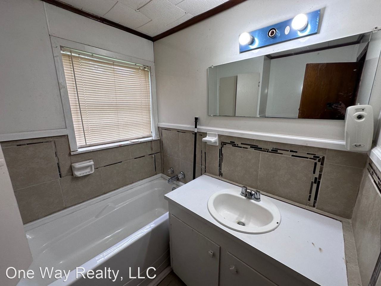 1109 N Blake St - Photo 2 of 15
