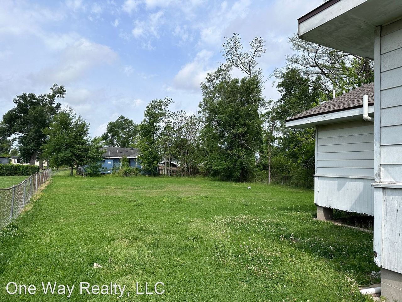 1109 N Blake St - Photo 3 of 15
