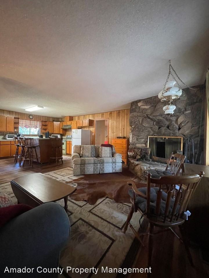 16770 Doolittle Ln - Photo 2 of 30