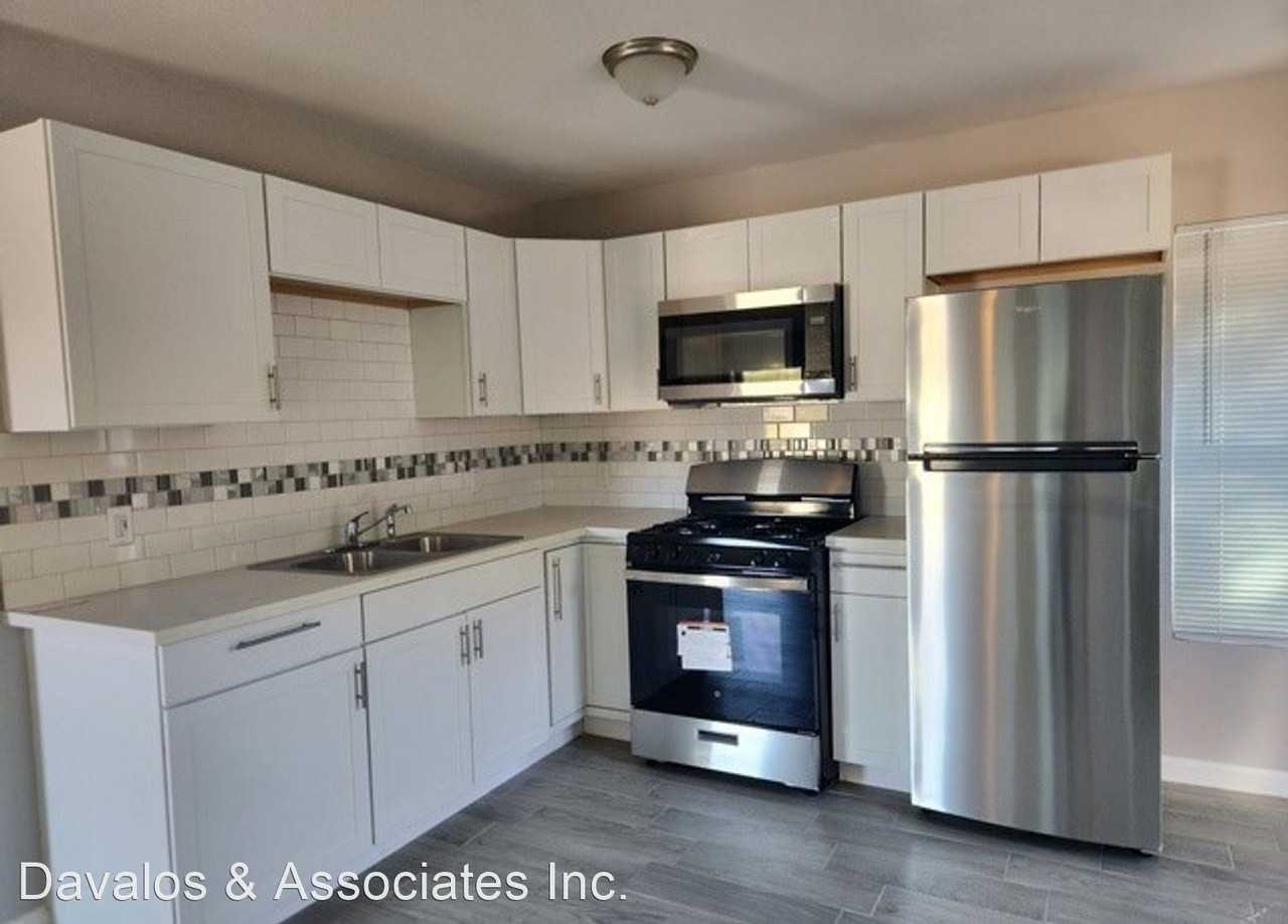 302 Kenmar Dr - Photo 2 of 8