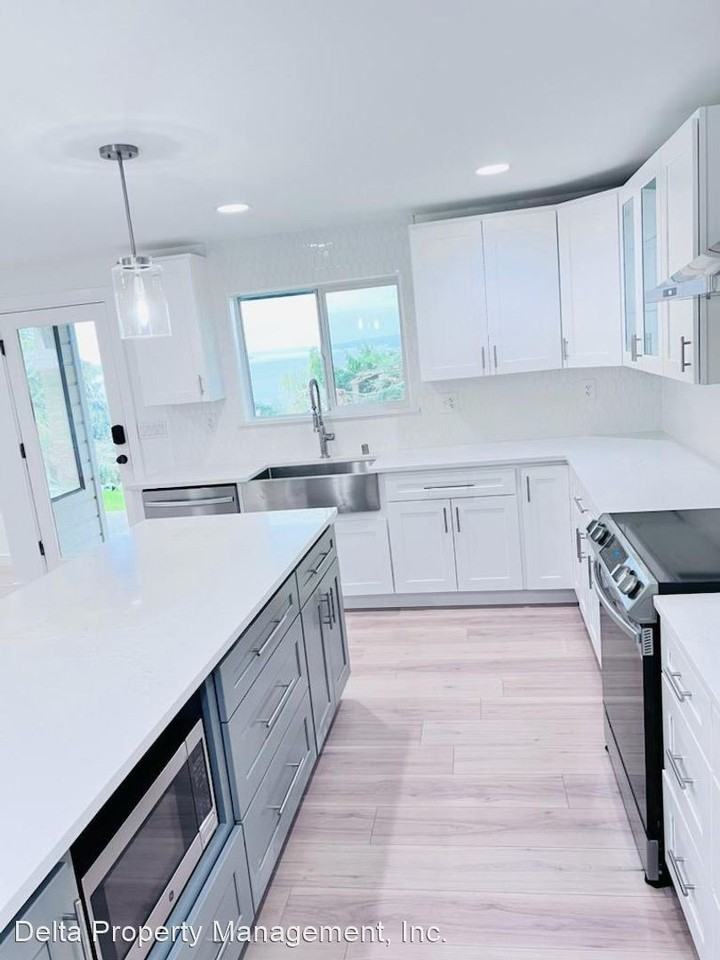 3322 52nd Pl Sw #B - Photo 3 of 24