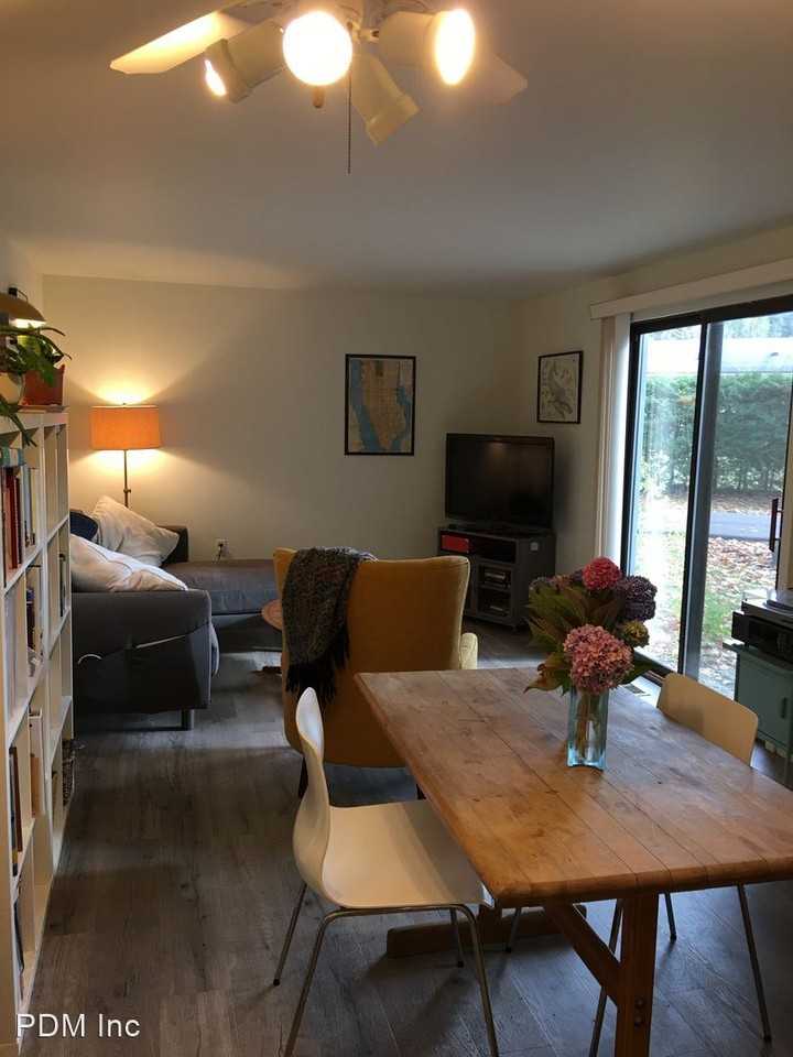 103 Little Eagle Bay Apartments in New North End, Burlington, VT 05408