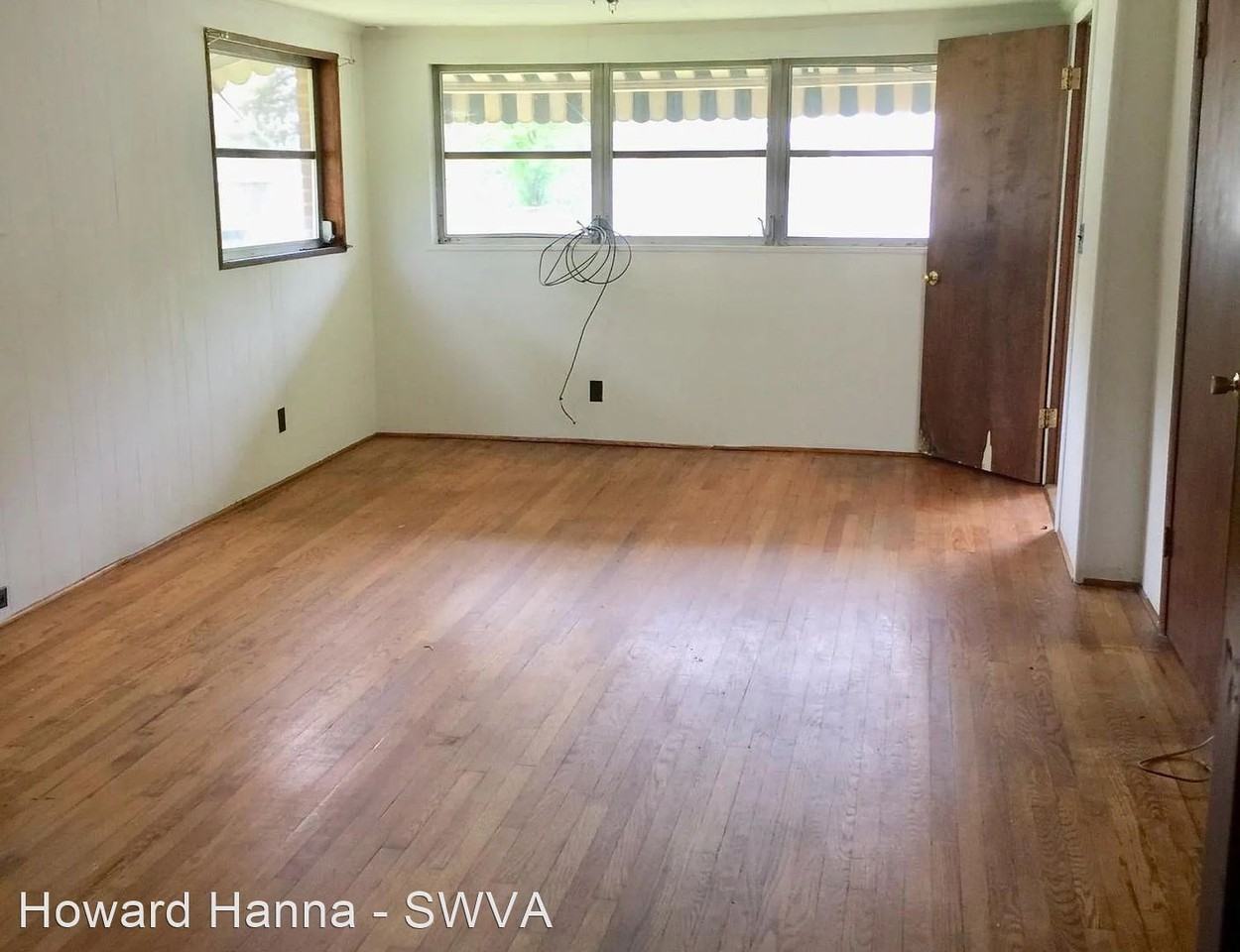 1436 Maple Ave - Photo 2 of 7