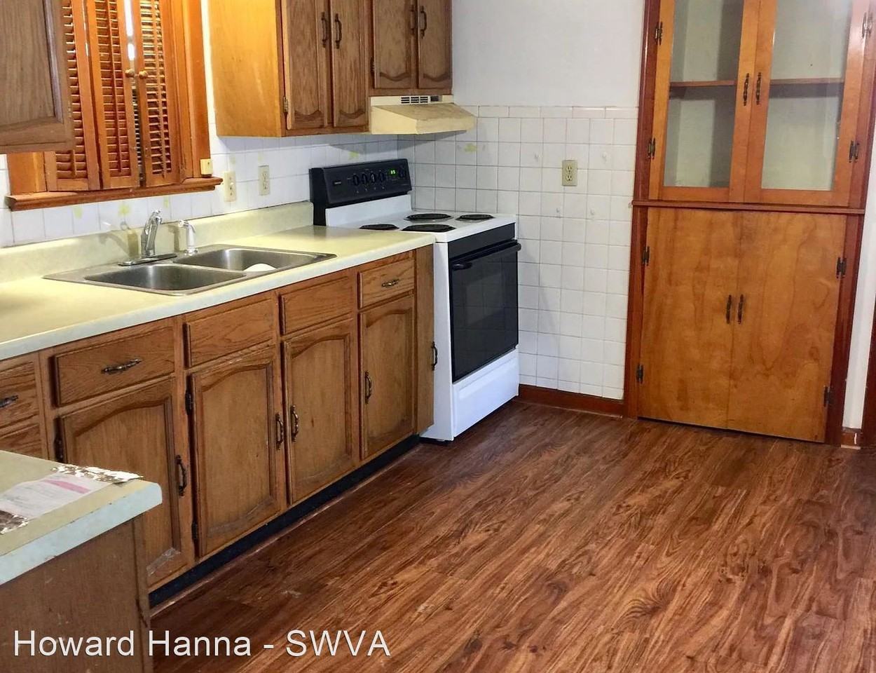 1436 Maple Ave - Photo 3 of 7