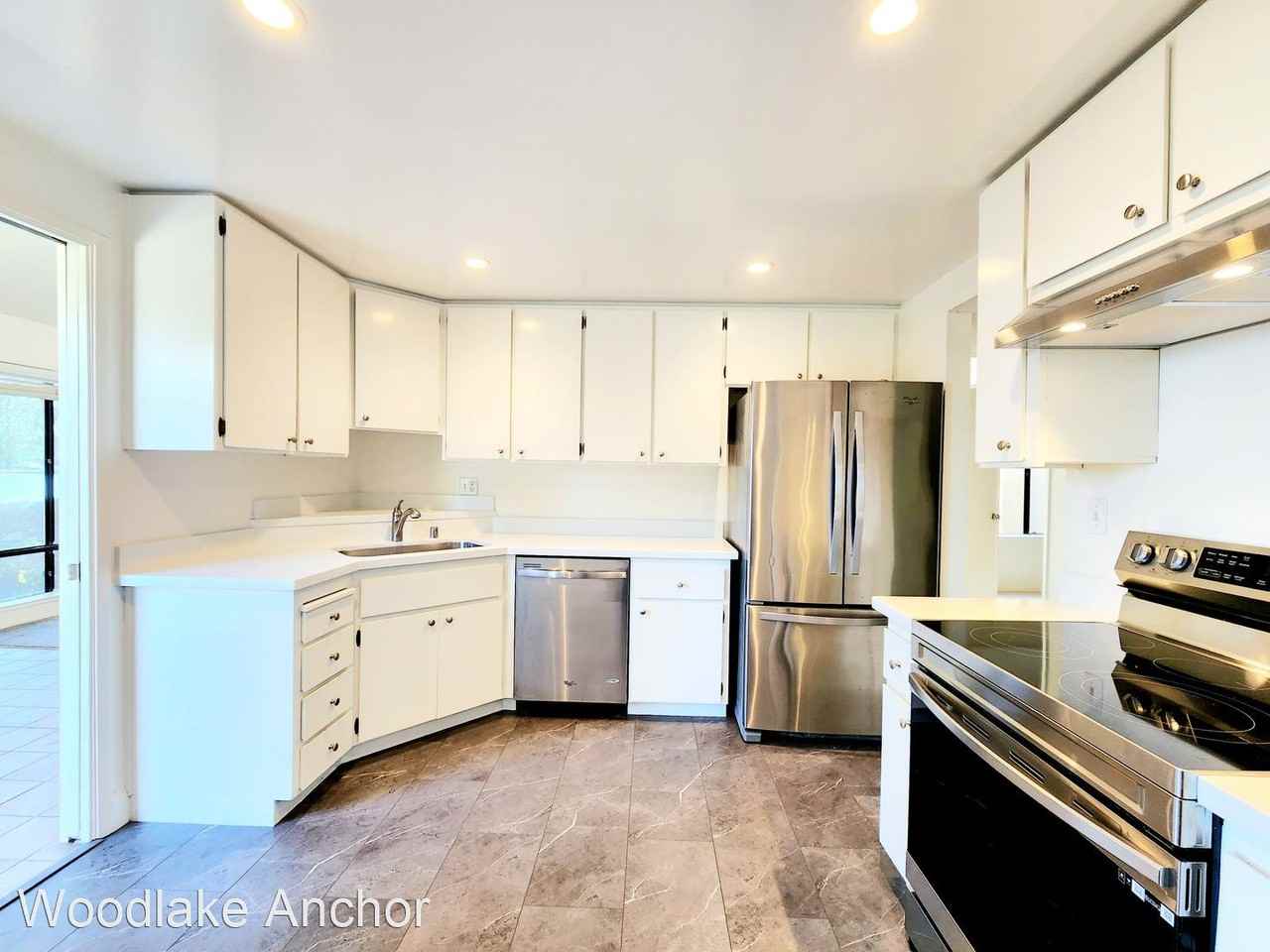 702 Hydra Ln - Photo 3 of 31