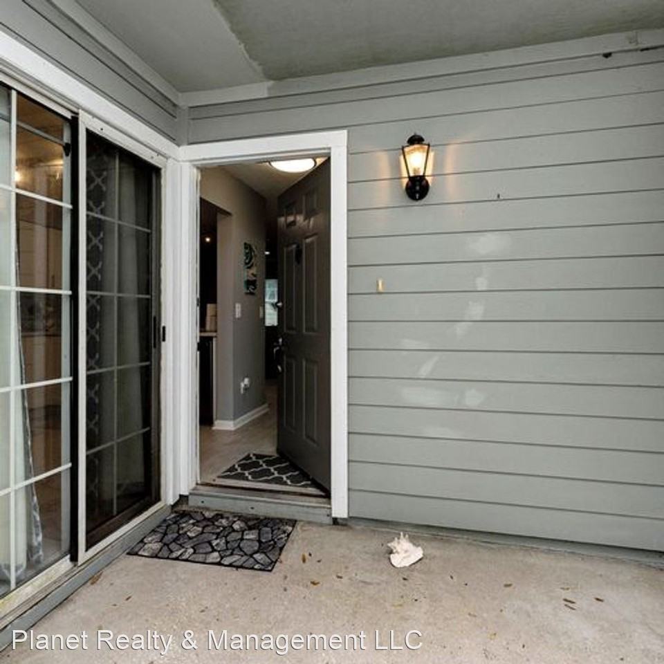 1519 Spindrift Cir W - Photo 3 of 30