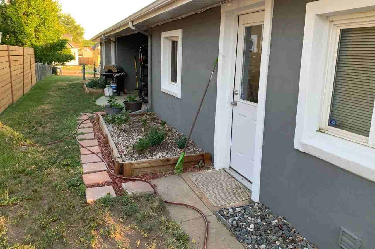 2900 E 36th Ave - Photo 2 of 11