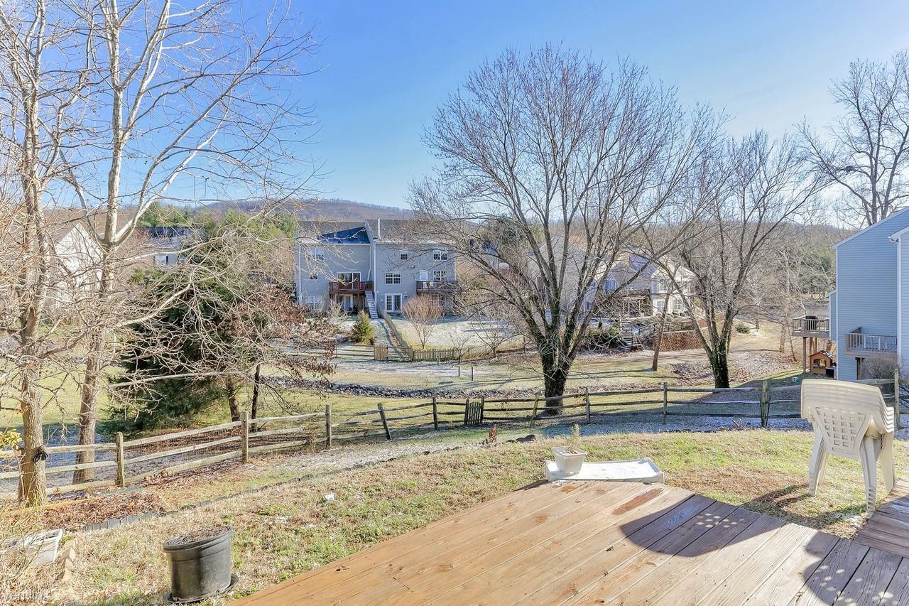 221 Buttercup Ln - Photo 2 of 9