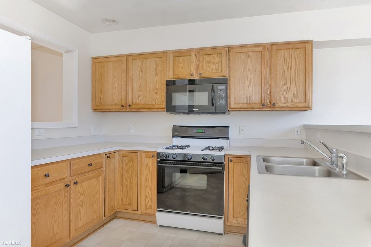 221 Buttercup Ln - Photo 3 of 9