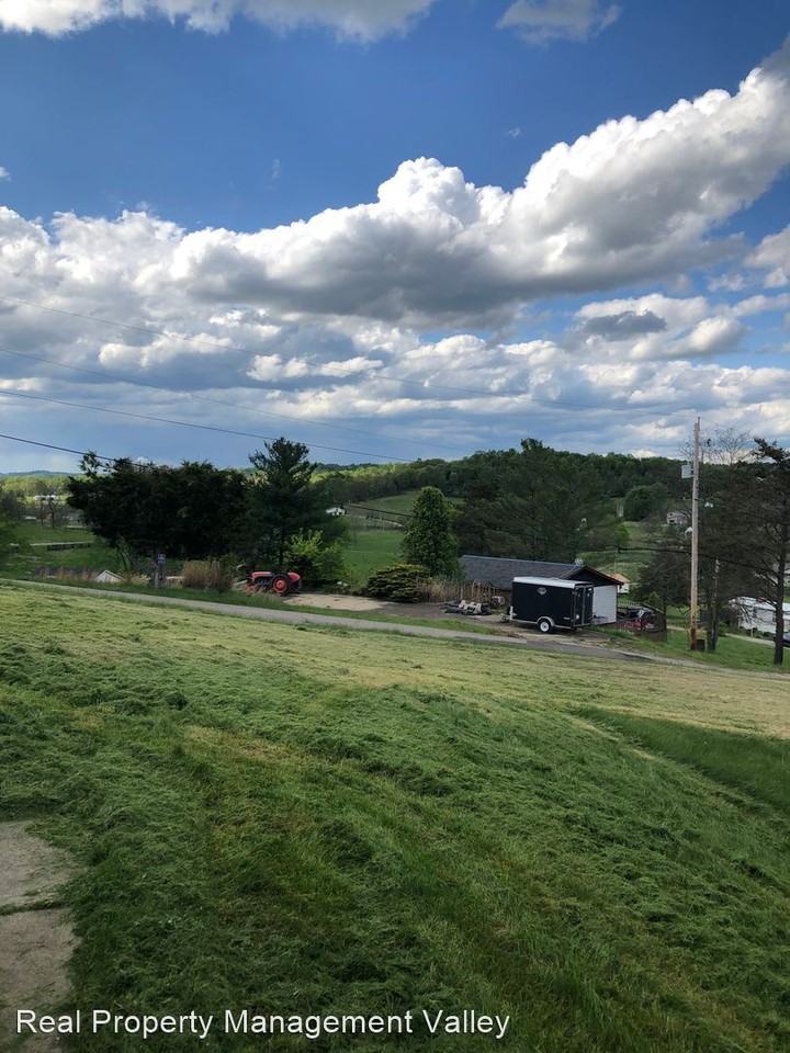 370 Apple Tree Dr - Photo 2 of 8