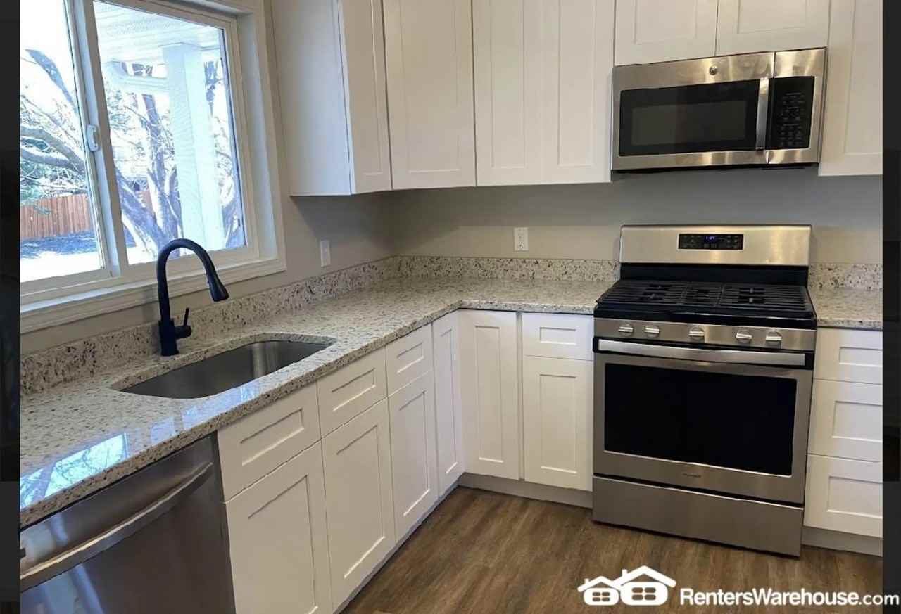 9342 Thomas Ave N - Photo 3 of 14