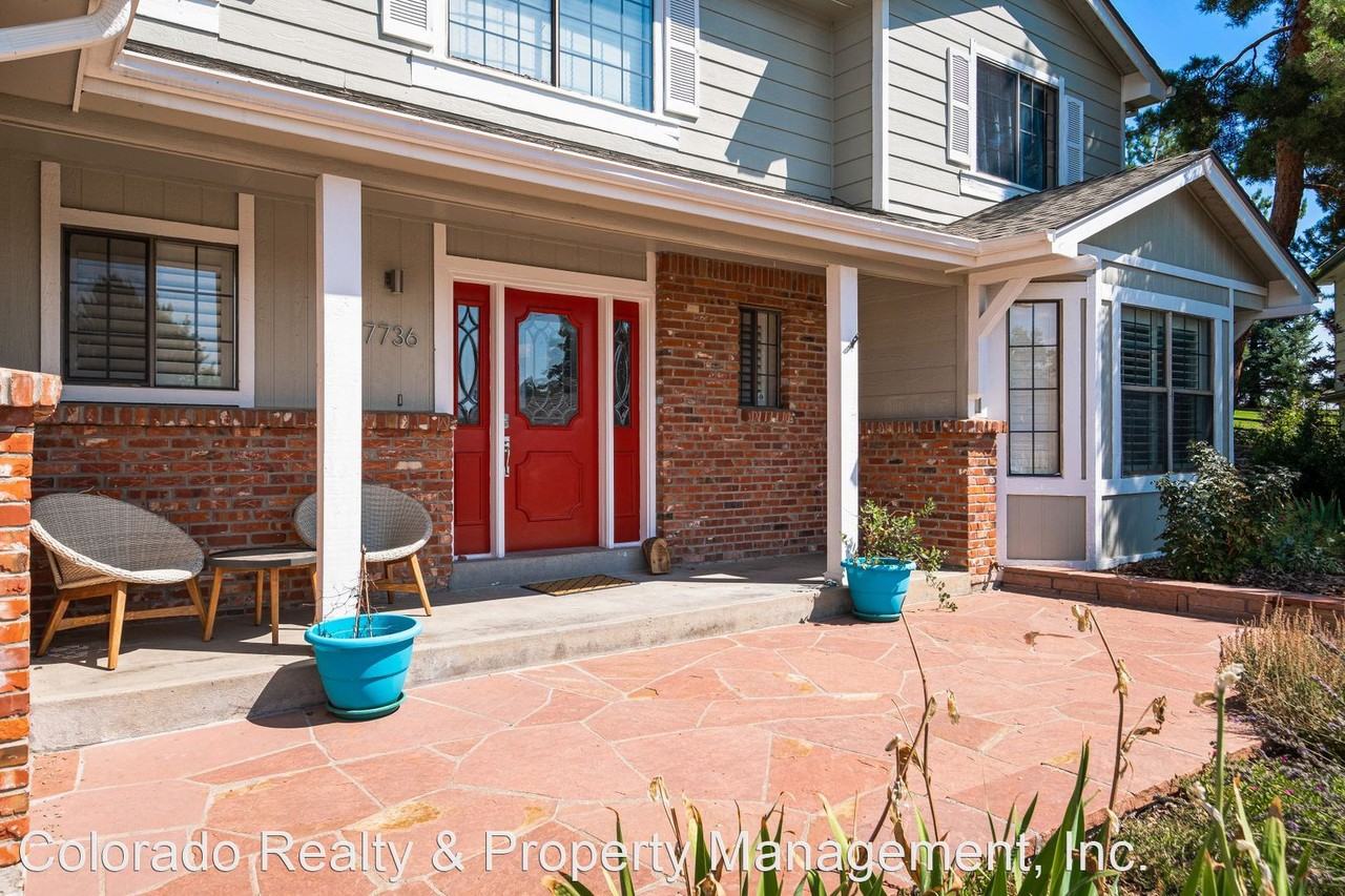 7736 S Crocker Ct - Photo 3 of 50