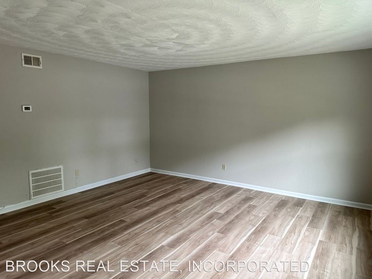 335 Susan Constant Dr - Photo 2 of 9