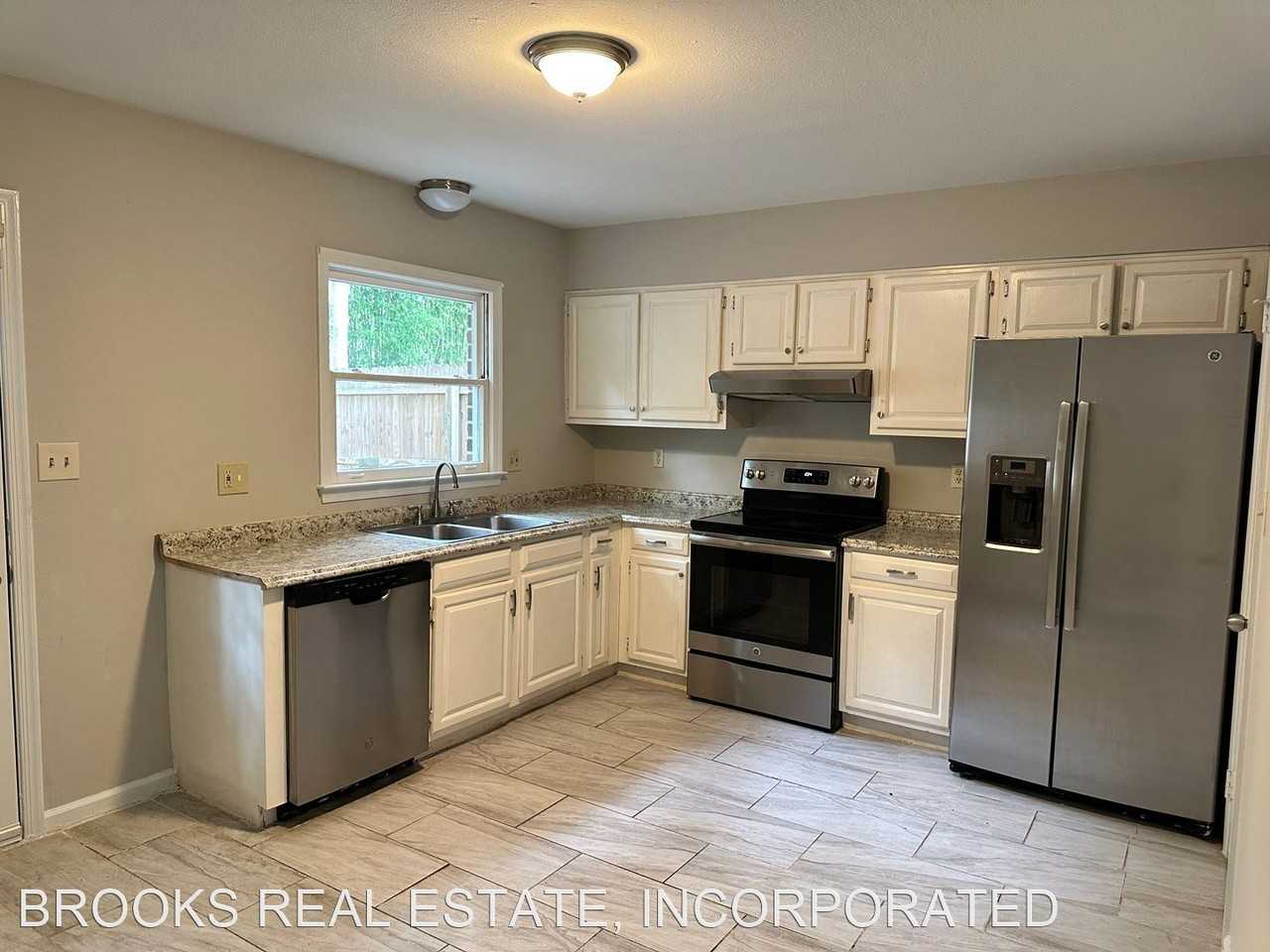 335 Susan Constant Dr - Photo 3 of 9