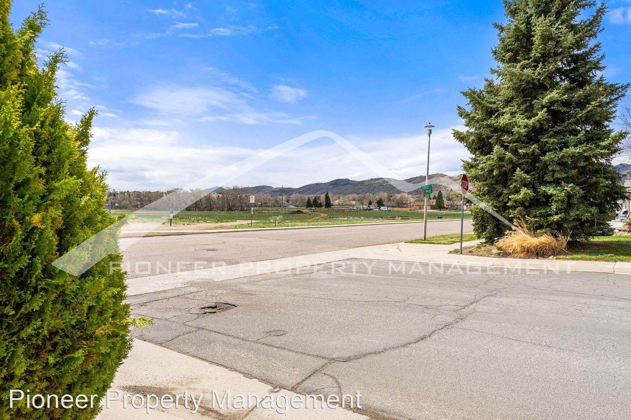 4492 S Cole St - Photo 2 of 24