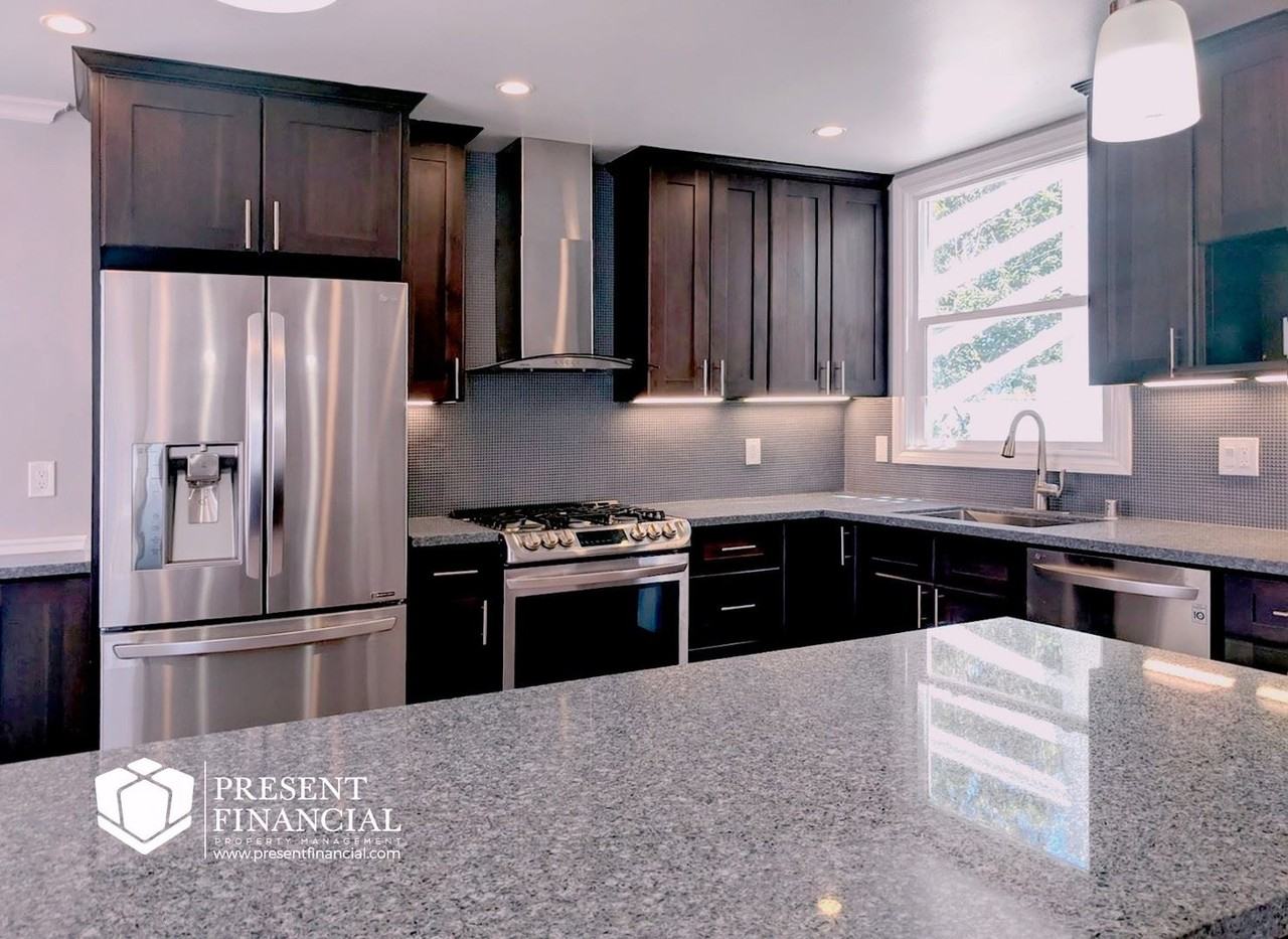 110 Carmel St - Photo 2 of 14