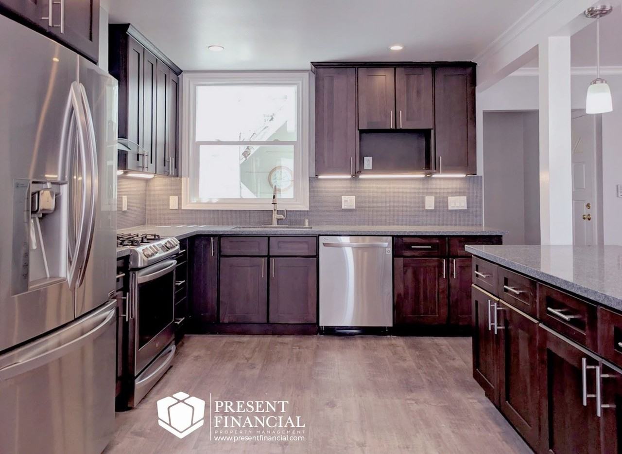 110 Carmel St - Photo 3 of 14