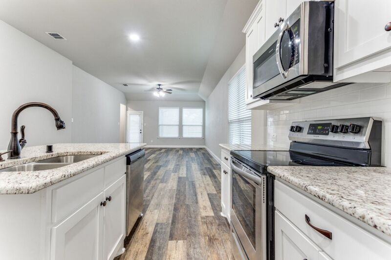 506 Weston St - Photo 2 of 13