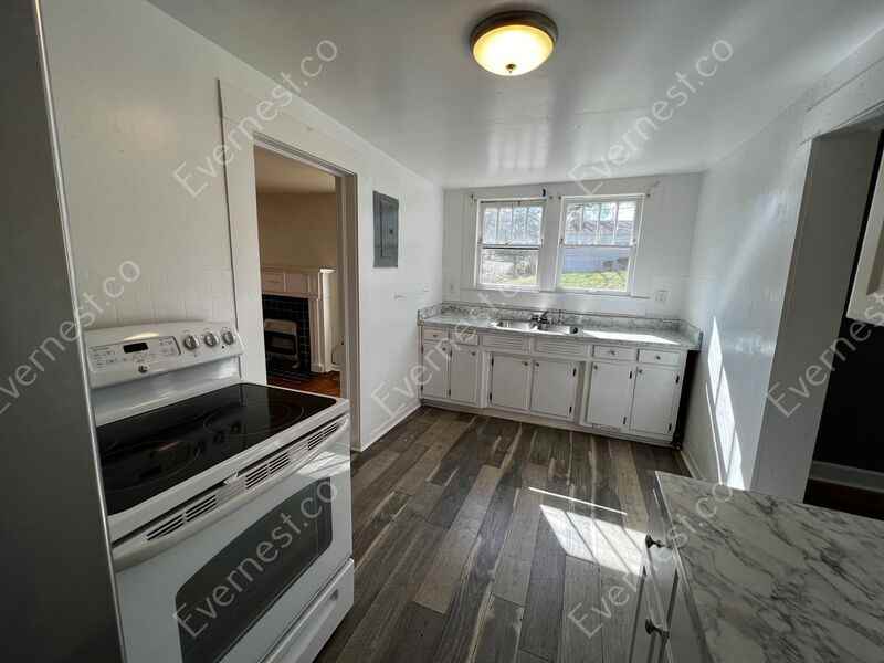 544 Perry St - Photo 2 of 21