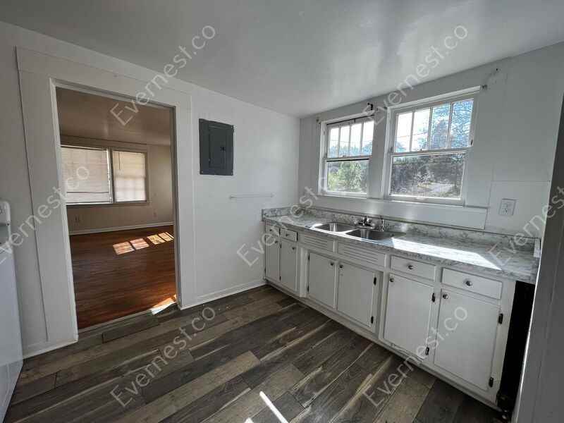 544 Perry St - Photo 3 of 21