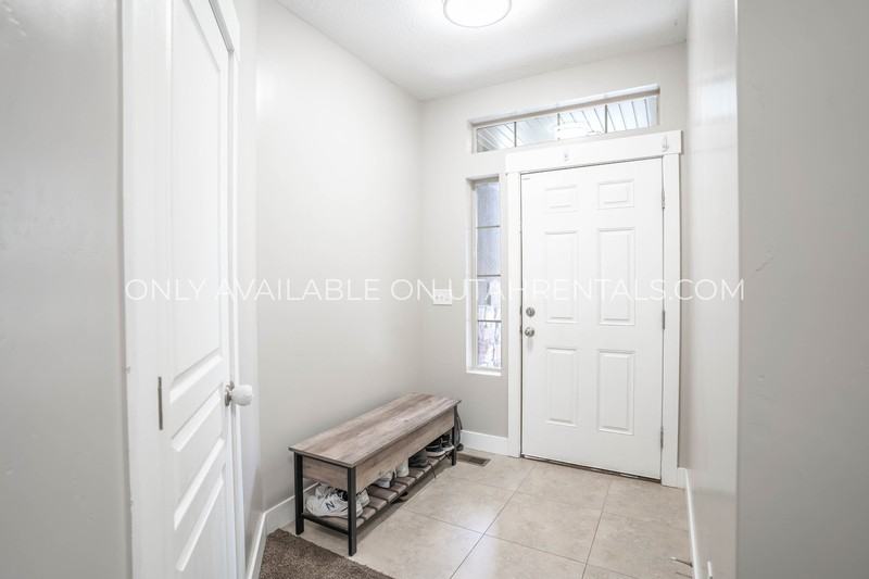 198 E Segovia Ln - Photo 4 of 26