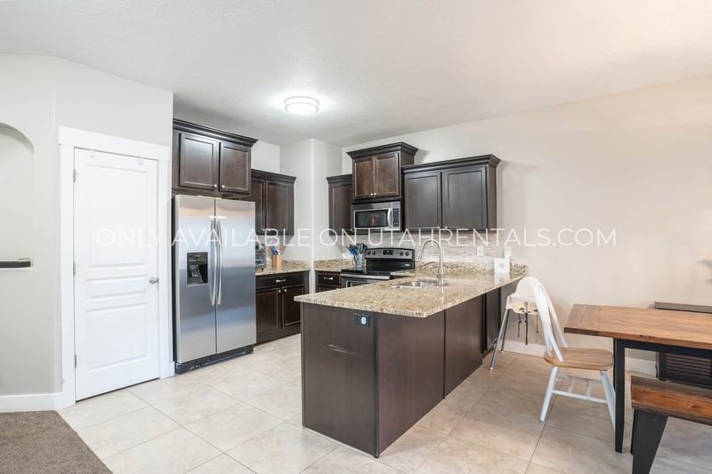 198 E Segovia Ln - Photo 6 of 26
